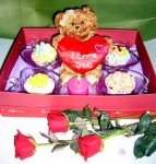 CSG14 Cupcakes with a candle, roses and bears